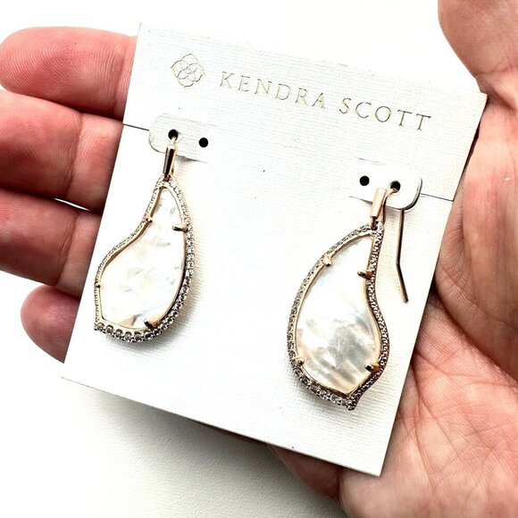 Kendra Scott Tinley Earrings Rose Gold Tone Pearl Pierced - Picture 1 of 3